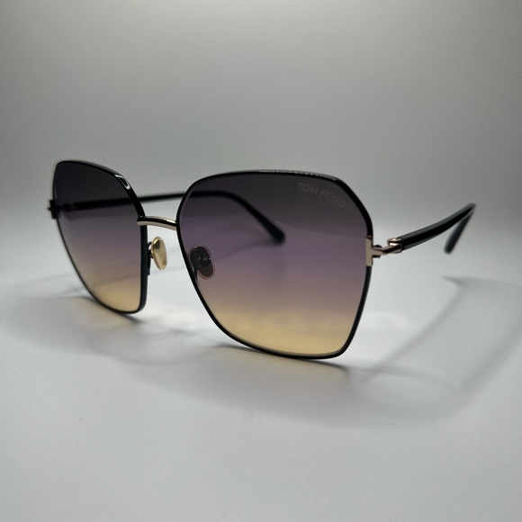 Tom Ford Accessories - NWT Tom Ford Claudia Sunglasses